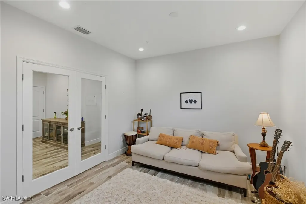 6947 Avalon Circle Naples FL 34112