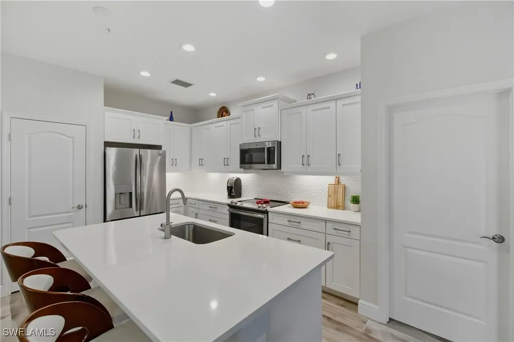 6947 Avalon Circle Naples FL 34112