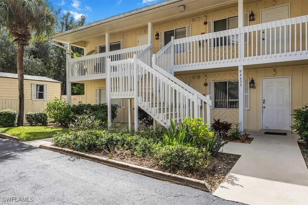 4635 Bayshore Drive Naples FL 34112