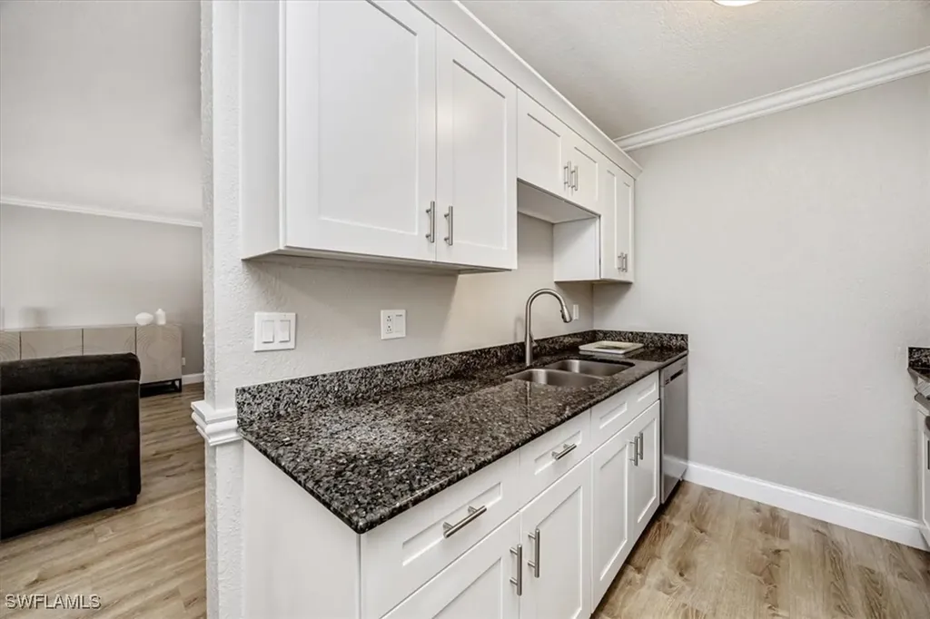 4635 Bayshore Drive Naples FL 34112