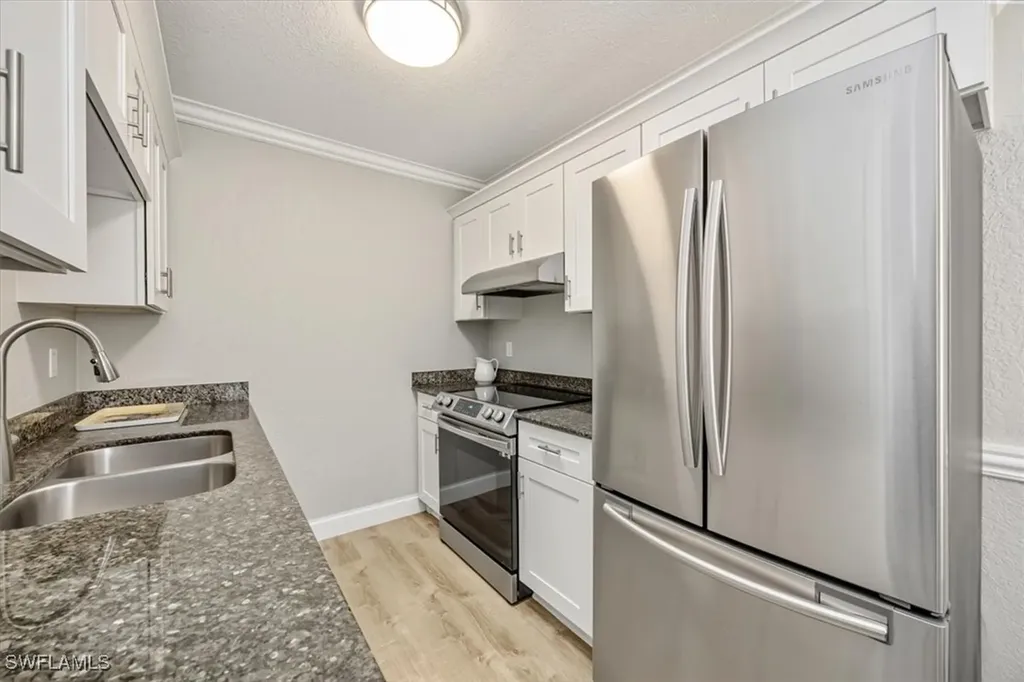 4635 Bayshore Drive Naples FL 34112