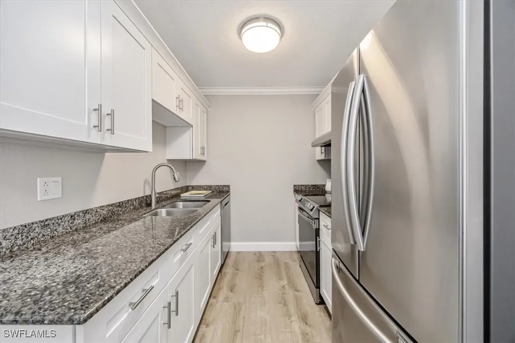 4635 Bayshore Drive Naples FL 34112