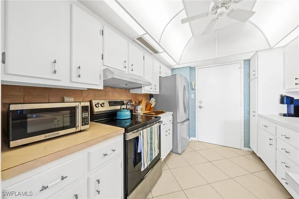 1977 Gulf Shore Boulevard N Naples FL 34102