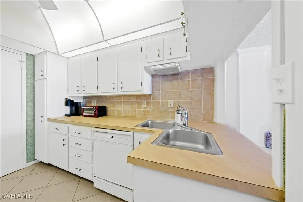 1977 Gulf Shore Boulevard N Naples FL 34102