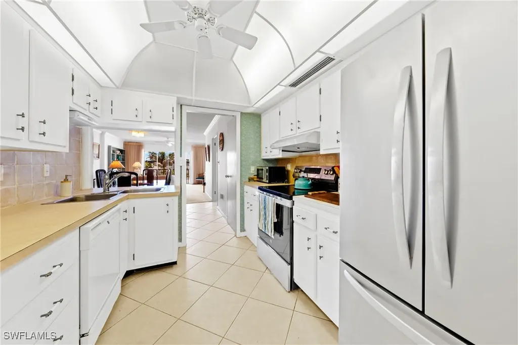 1977 Gulf Shore Boulevard N Naples FL 34102