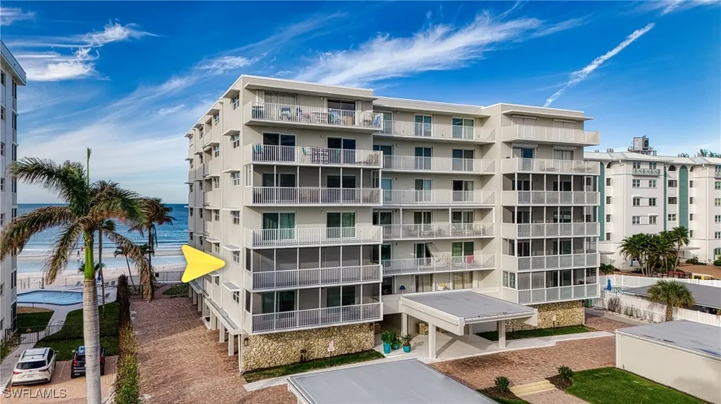 1977 Gulf Shore Boulevard N Naples FL 34102