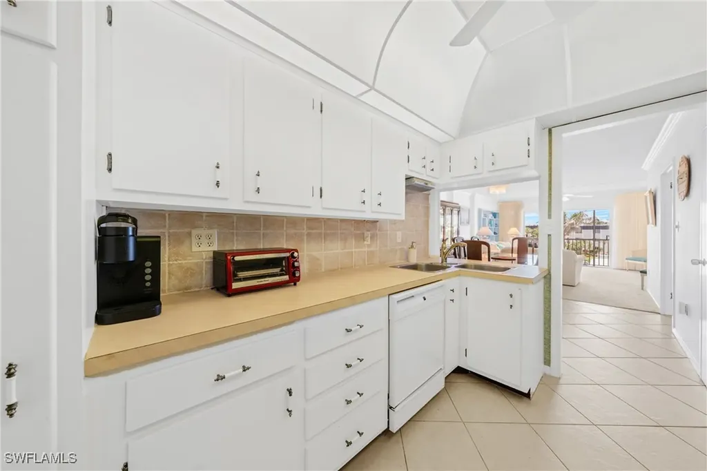 1977 Gulf Shore Boulevard N Naples FL 34102