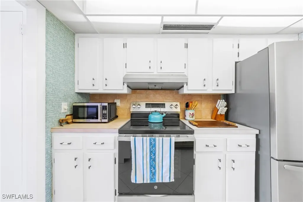 1977 Gulf Shore Boulevard N Naples FL 34102