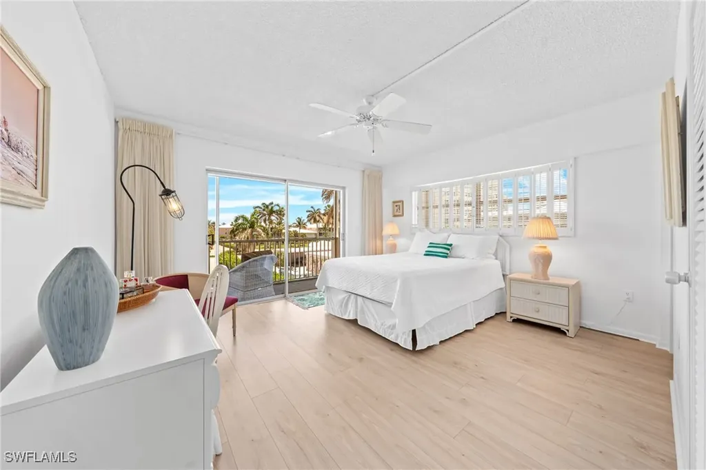 1977 Gulf Shore Boulevard N Naples FL 34102