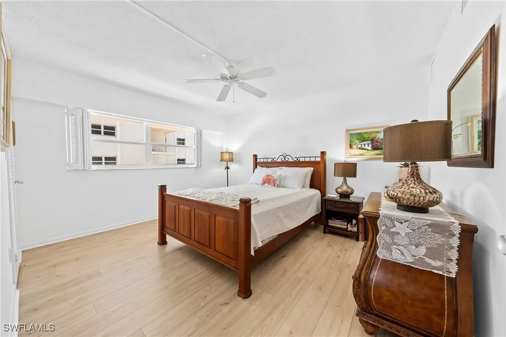 1977 Gulf Shore Boulevard N Naples FL 34102