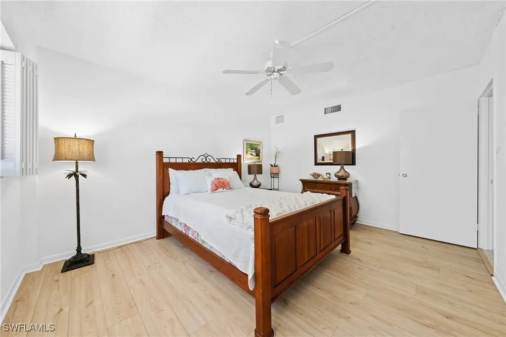 1977 Gulf Shore Boulevard N Naples FL 34102