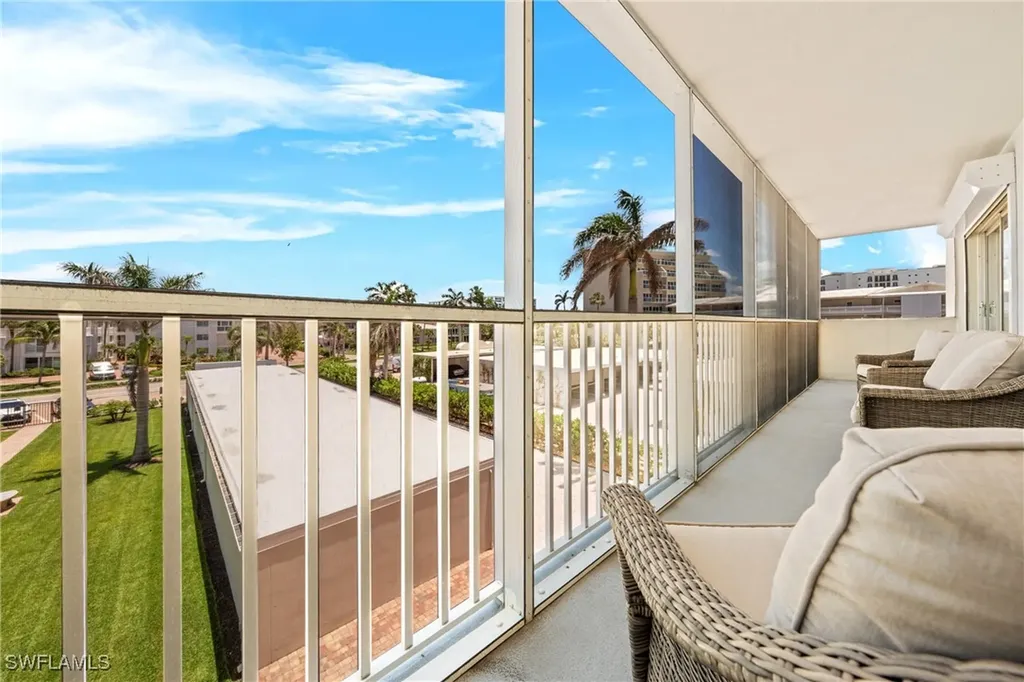 1977 Gulf Shore Boulevard N Naples FL 34102