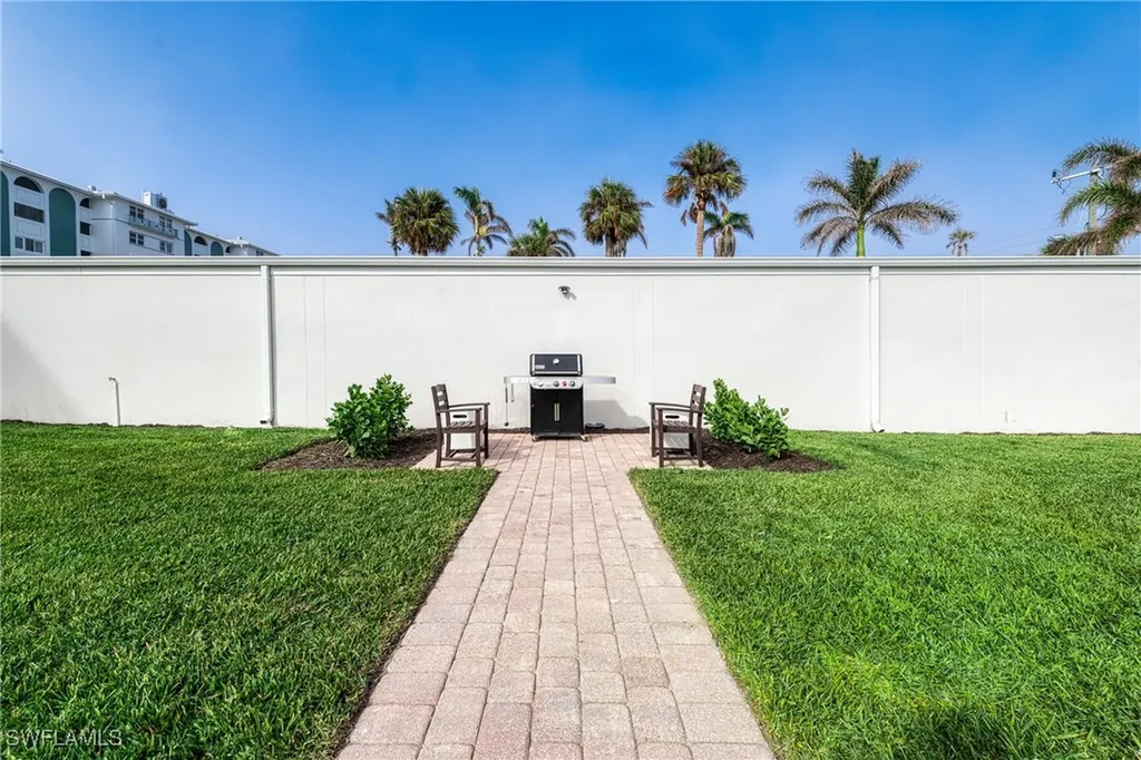 1977 Gulf Shore Boulevard N Naples FL 34102