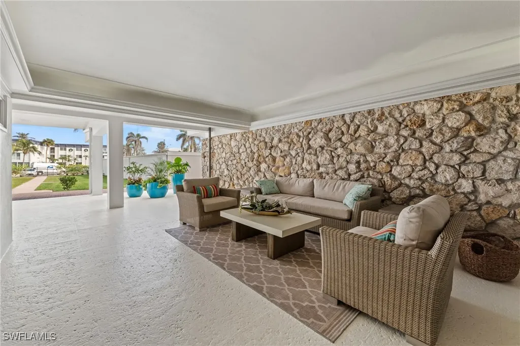 1977 Gulf Shore Boulevard N Naples FL 34102