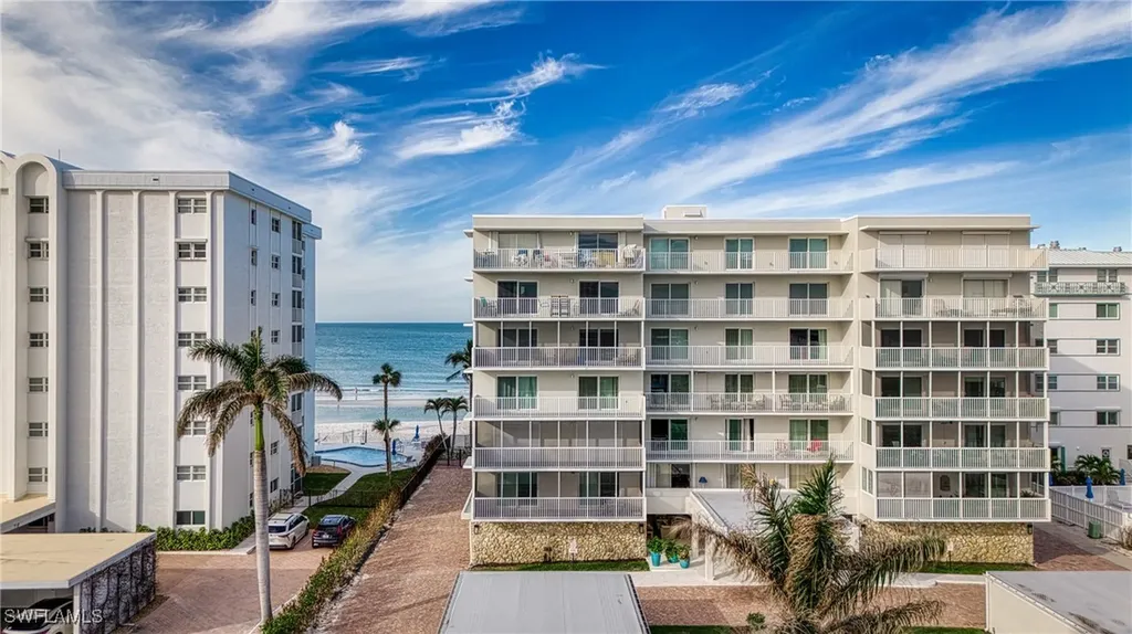 1977 Gulf Shore Boulevard N Naples FL 34102