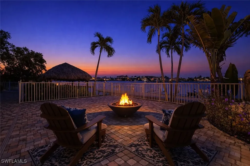 9566 Gulf Shore Drive Naples FL 34108