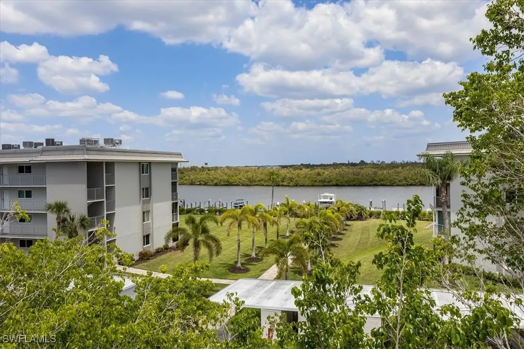 410 Bayfront Place Naples FL 34102