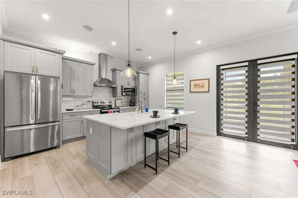 110 6th Street NE Naples FL 34120