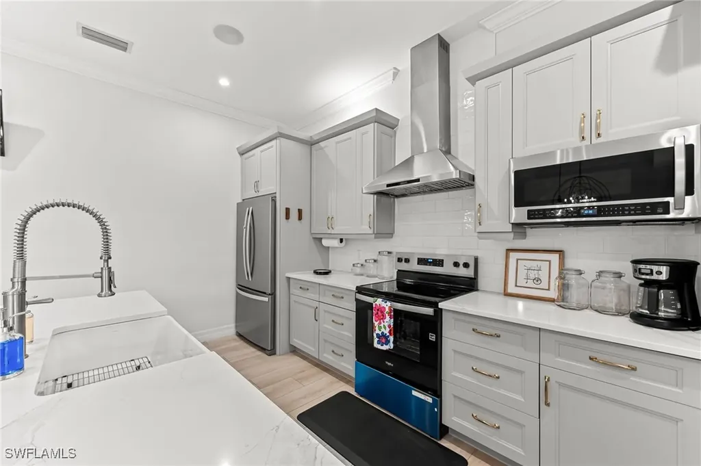 110 6th Street NE Naples FL 34120