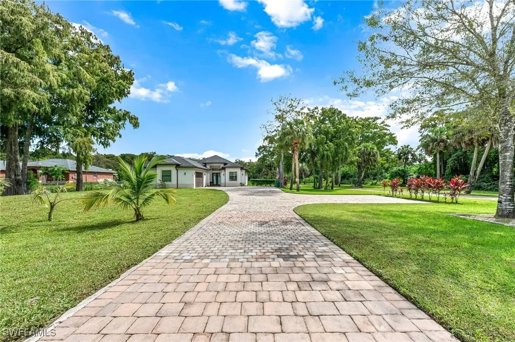 110 6th Street NE Naples FL 34120