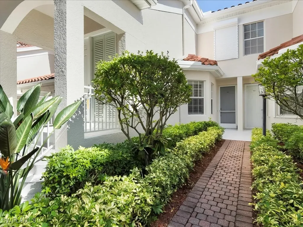 200 L Ambiance Circle Naples FL 34108