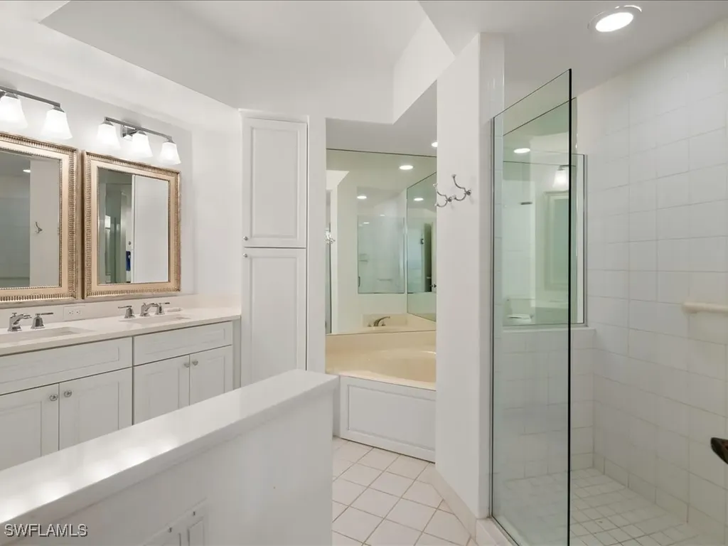 200 L Ambiance Circle Naples FL 34108