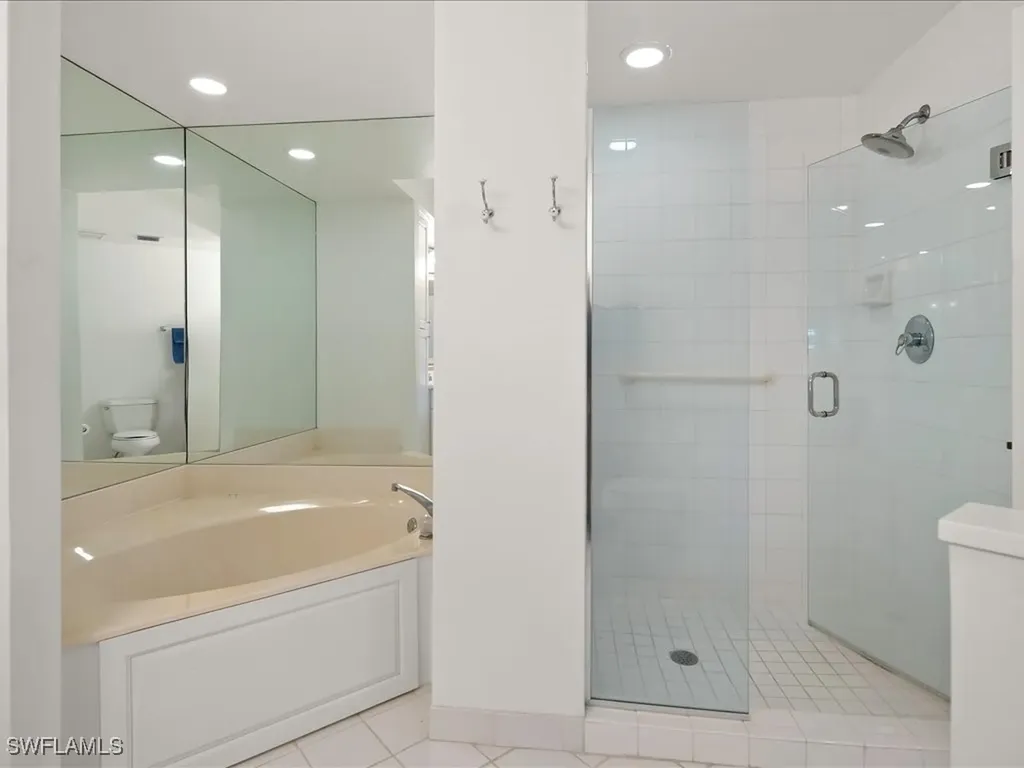 200 L Ambiance Circle Naples FL 34108