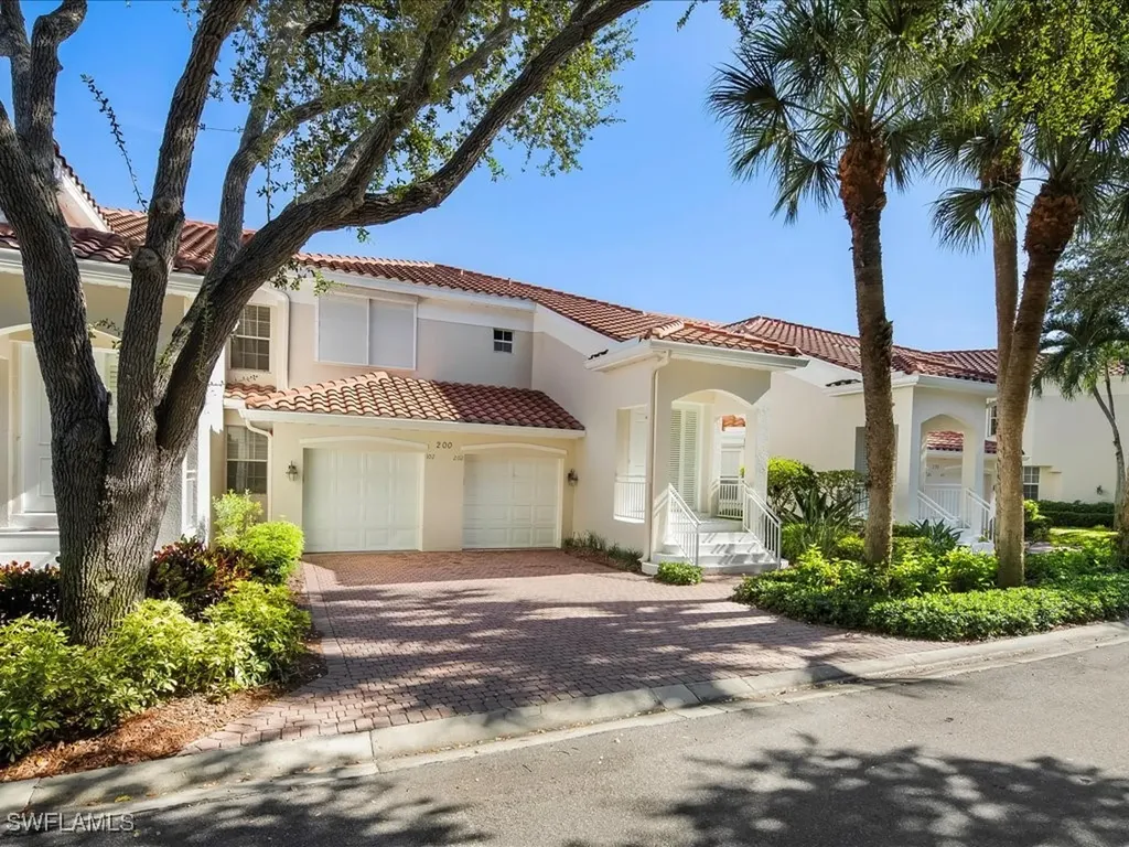 200 L Ambiance Circle Naples FL 34108