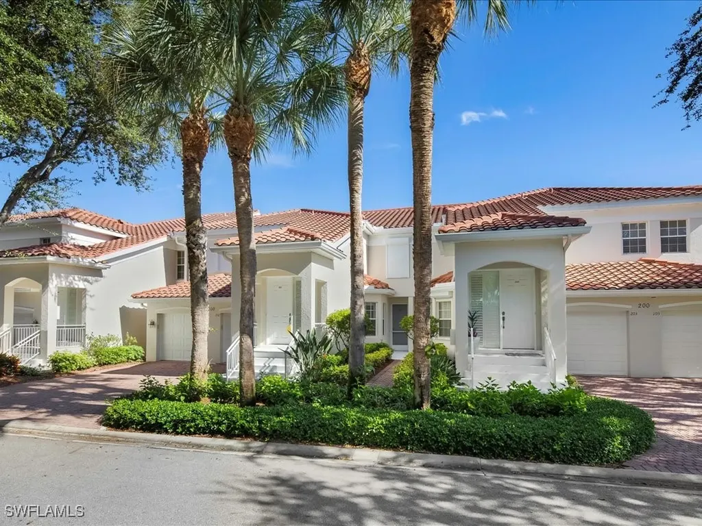 200 L Ambiance Circle Naples FL 34108