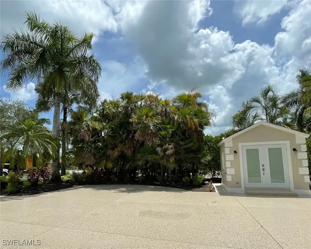 4504 Southern Breeze Drive Naples FL 34114