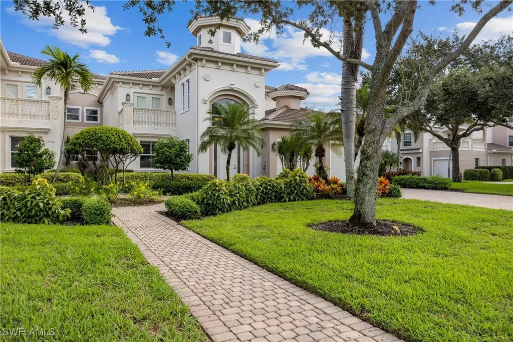 Naples FL, 545 Avellino Isle Circle, Unit 202
