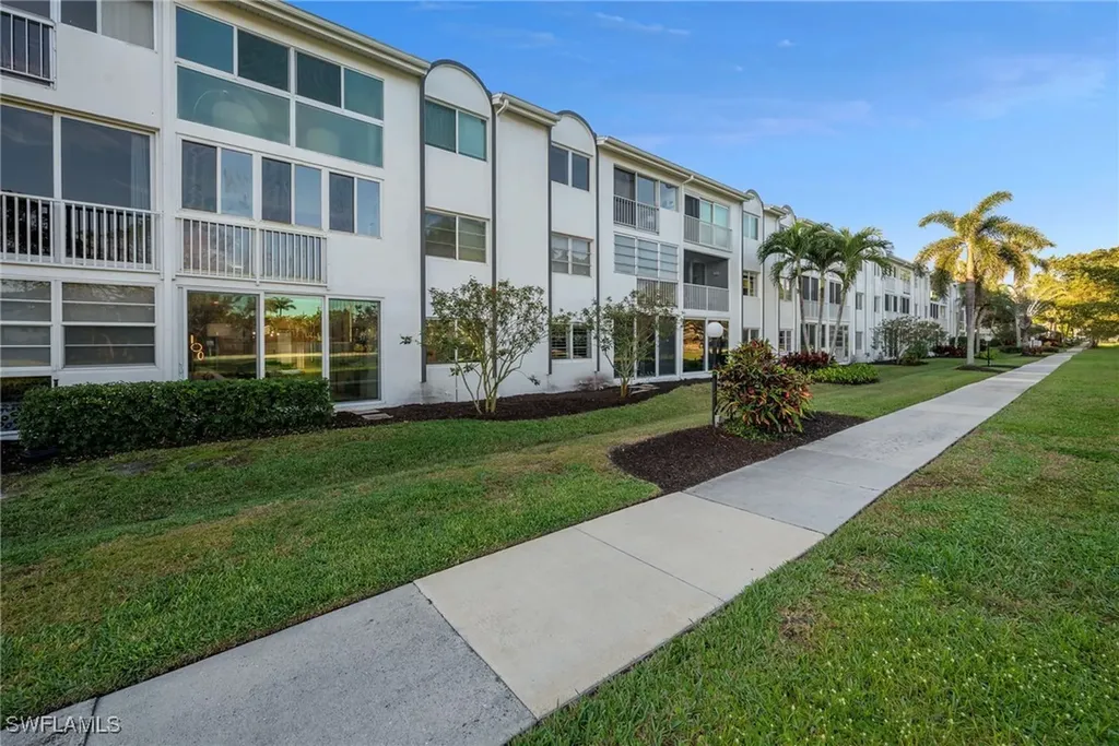 670 Broad Avenue S Naples FL 34102