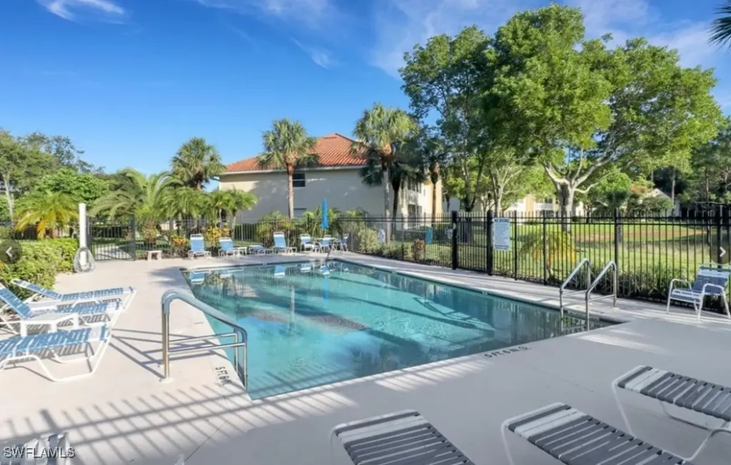 280 Robin Hood Circle Naples FL 34104