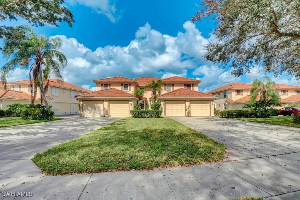 280 Robin Hood Circle Naples FL 34104