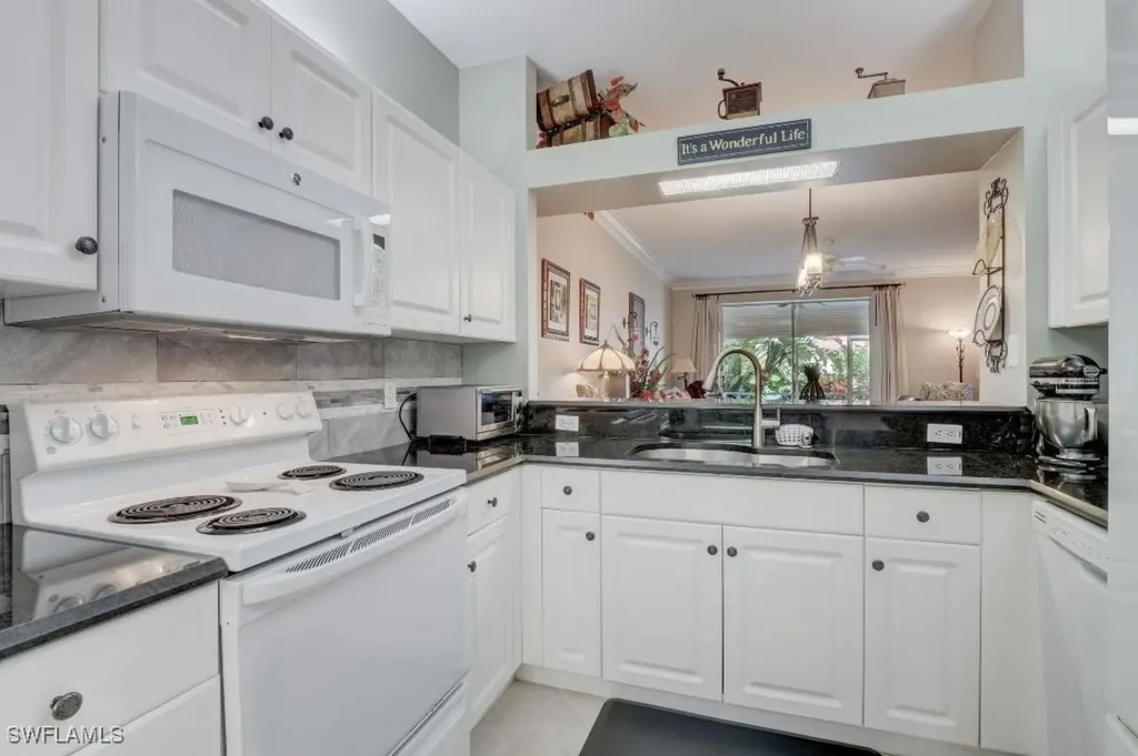280 Robin Hood Circle Naples FL 34104