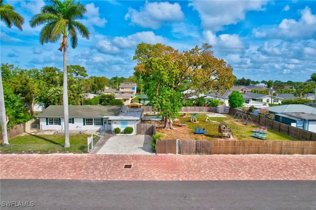 727 & 731 108th Avenue N Naples FL 34108