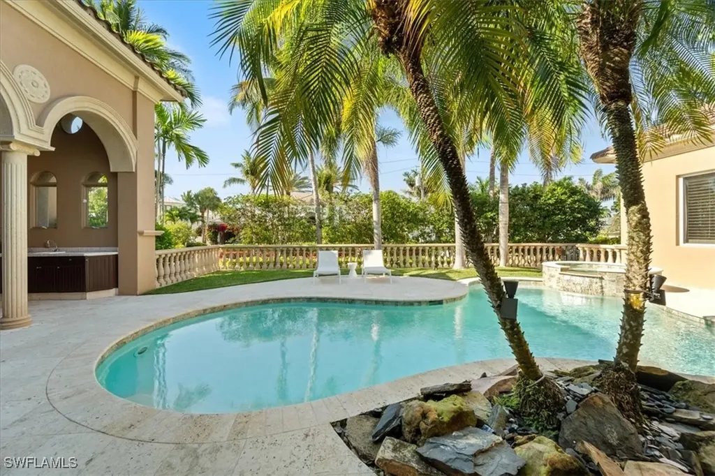 550 21st Avenue S Naples FL 34102