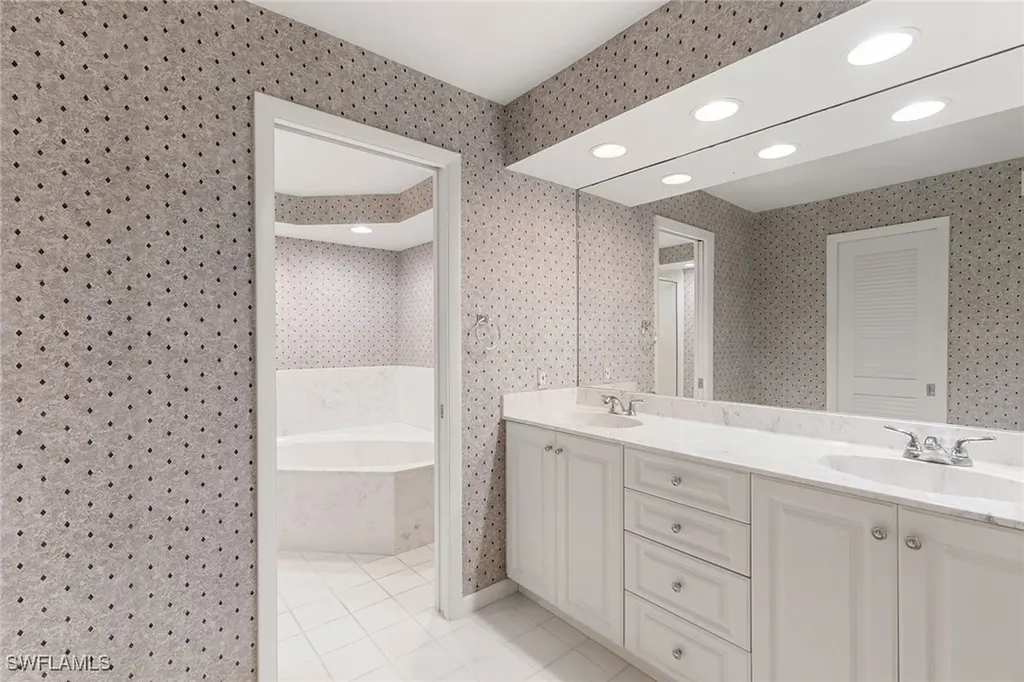 105 Clubhouse Lane Naples FL 34105