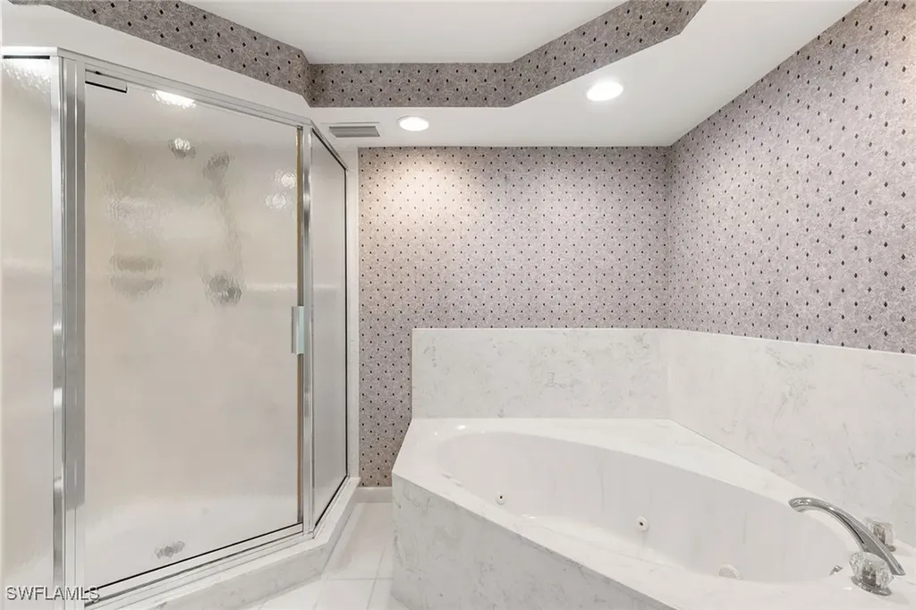 105 Clubhouse Lane Naples FL 34105