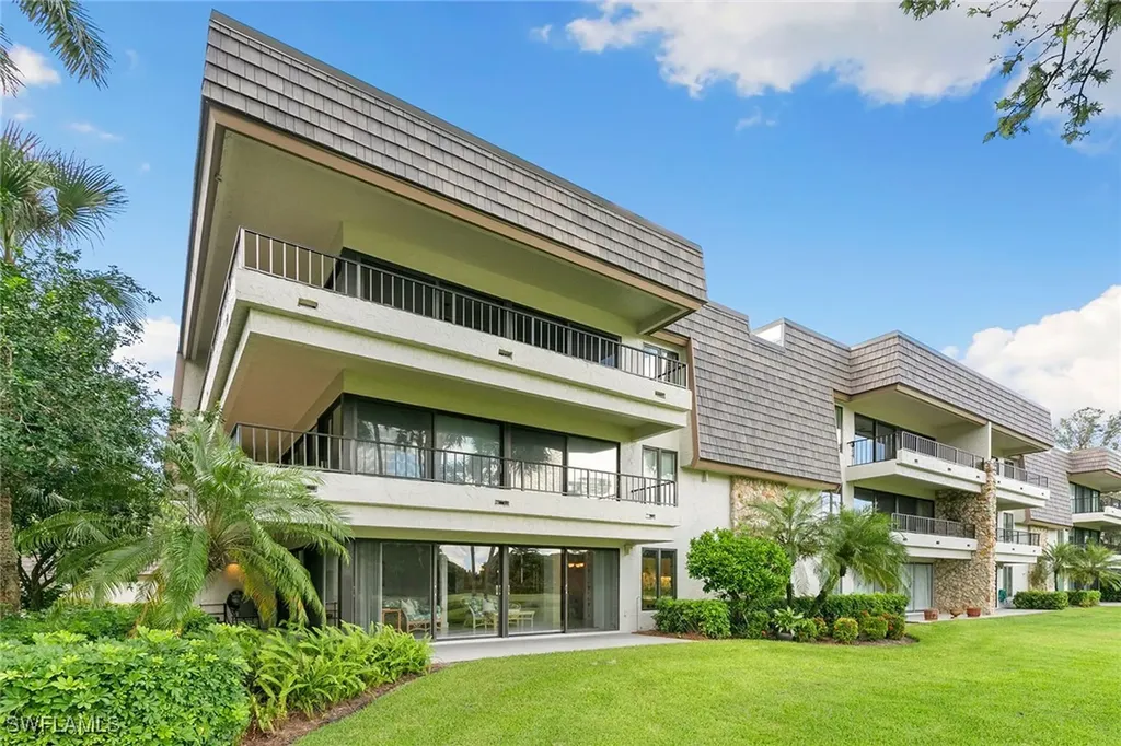 105 Clubhouse Lane Naples FL 34105