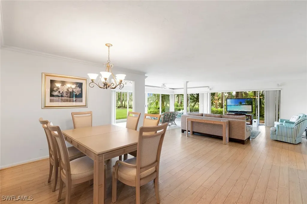 105 Clubhouse Lane Naples FL 34105