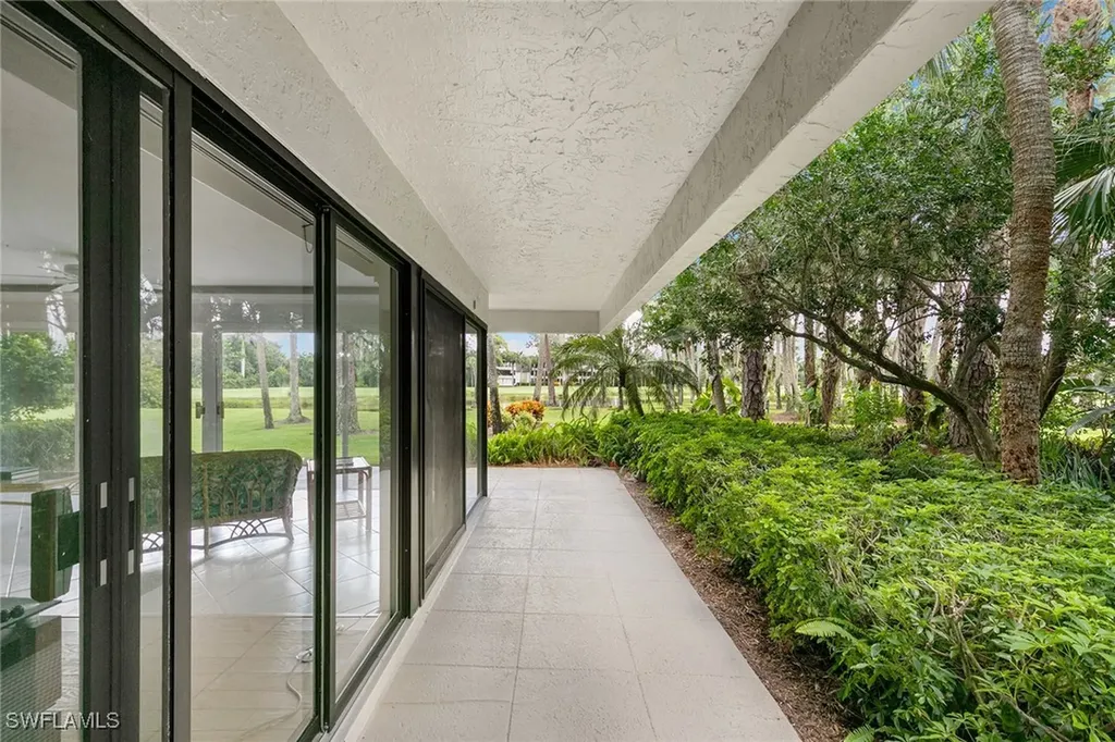 105 Clubhouse Lane Naples FL 34105