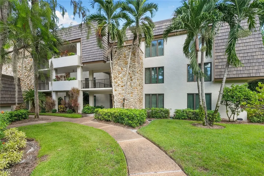 105 Clubhouse Lane Naples FL 34105