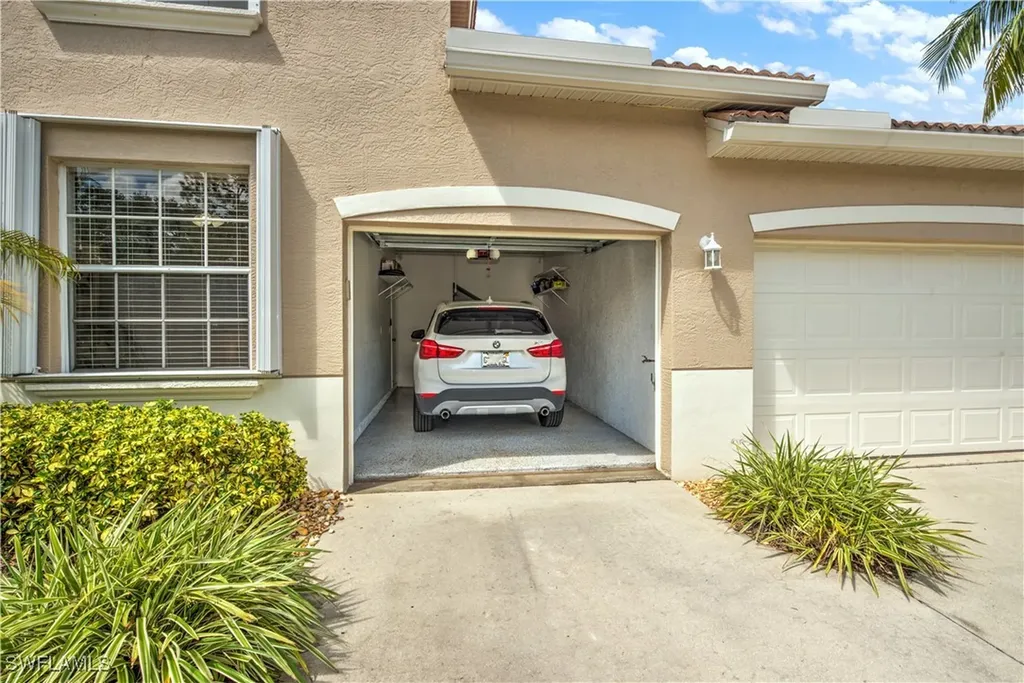 343 Dover Place Naples FL 34104