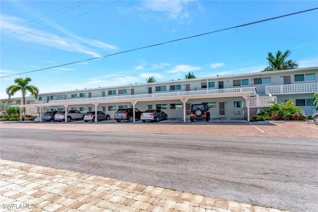 421 12th Avenue S Naples FL 34102