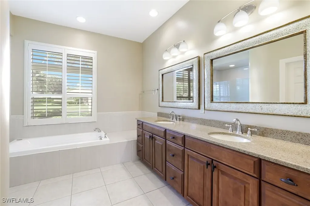 2032 Castle Garden Lane Naples FL 34110