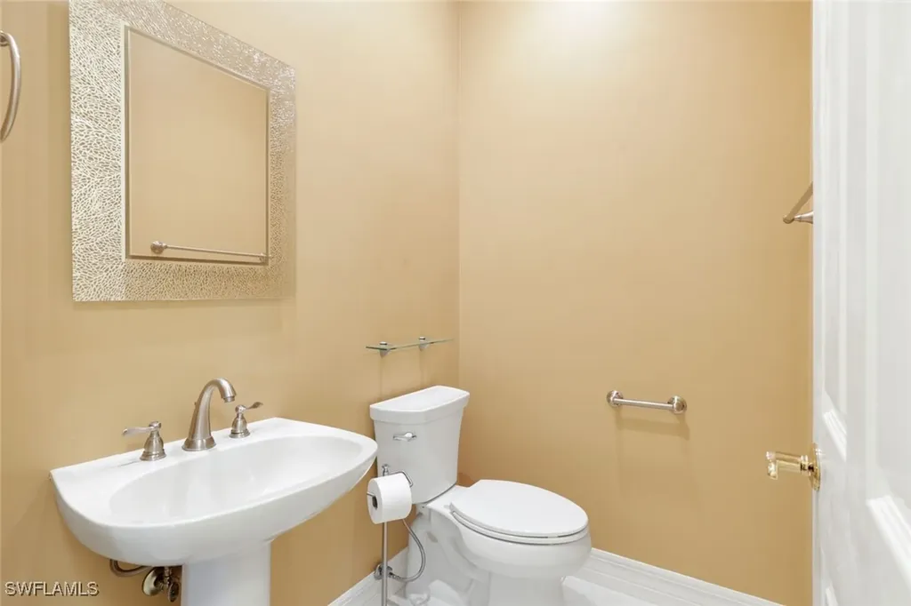 2032 Castle Garden Lane Naples FL 34110