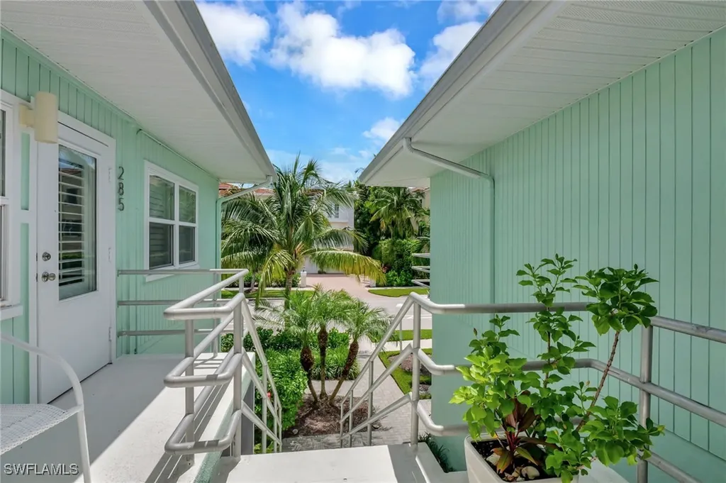 285 8th Avenue S Naples FL 34102