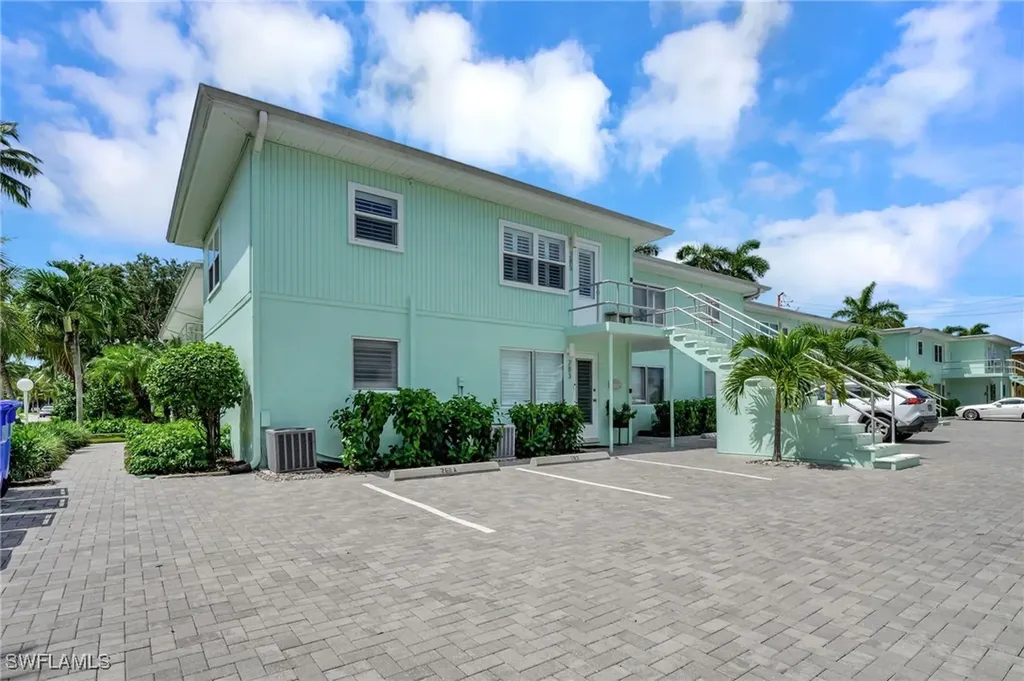 285 8th Avenue S Naples FL 34102