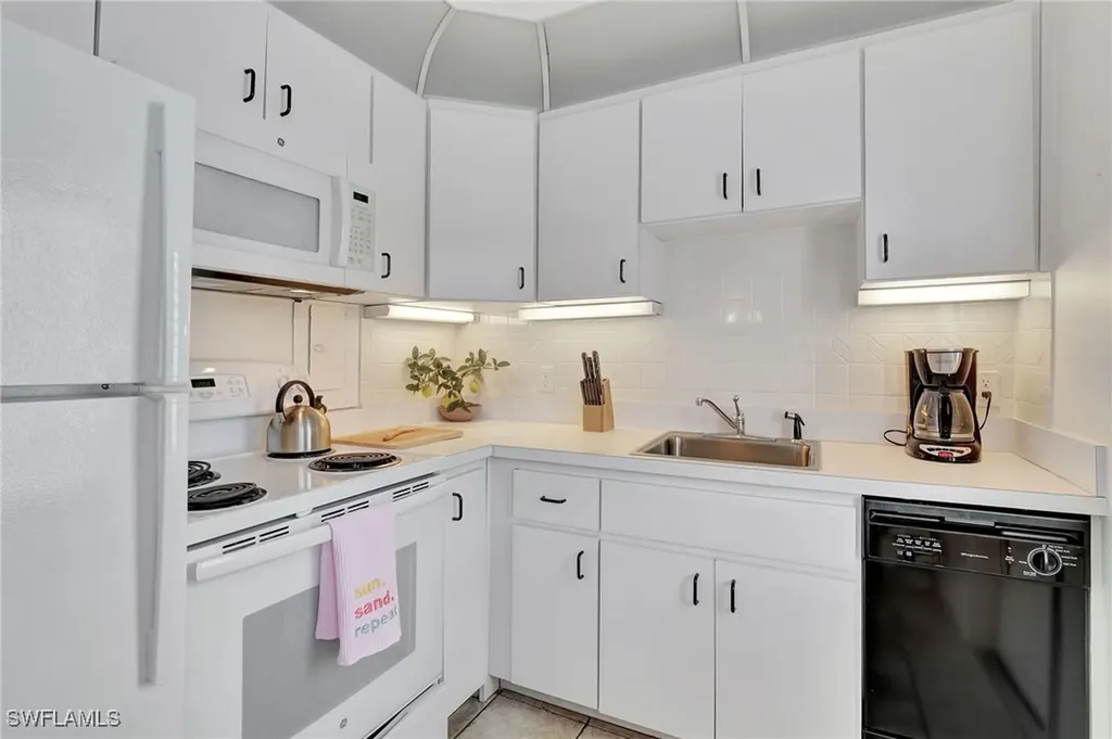 285 8th Avenue S Naples FL 34102